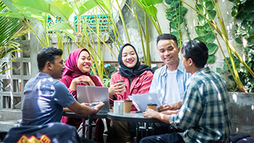 Cara Gen Z Mengatur dan Menghabiskan Uang Mereka