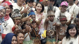 Bagimu negeri kami berbagi