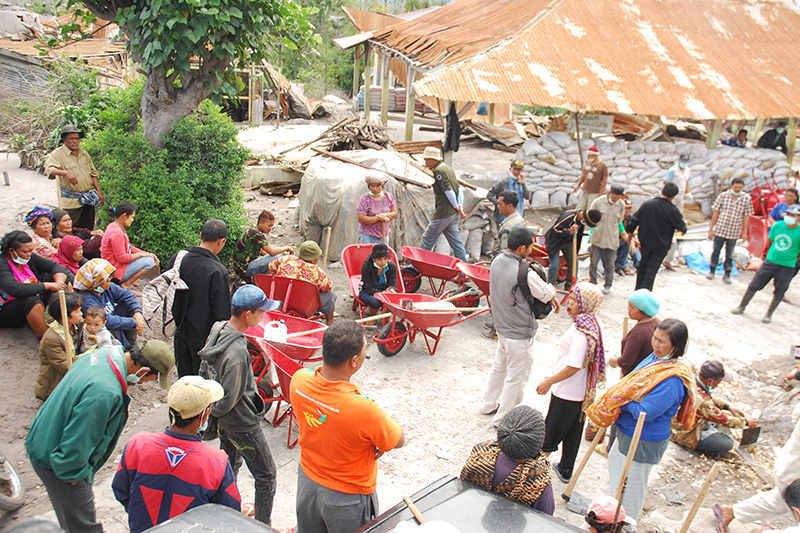 csr-gunung-meletus-sinabung-3