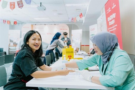 Wanita sedang Konsultasi kesehatan