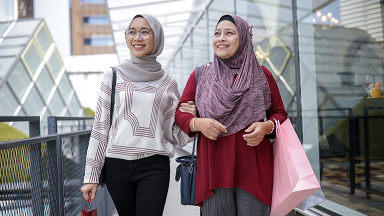 Berbelanja dengan ibu